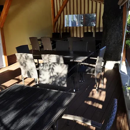 Bed and Breakfast Tengerszem Panzio 2*